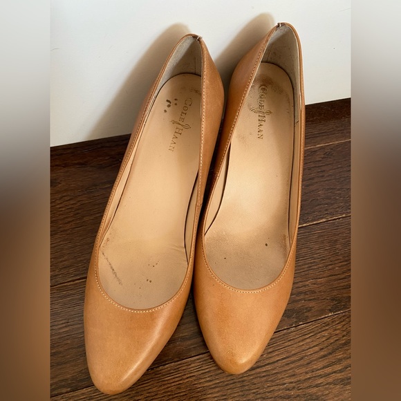 Cole Haan • Tan Pumps • 7.5 - Picture 2 of 3